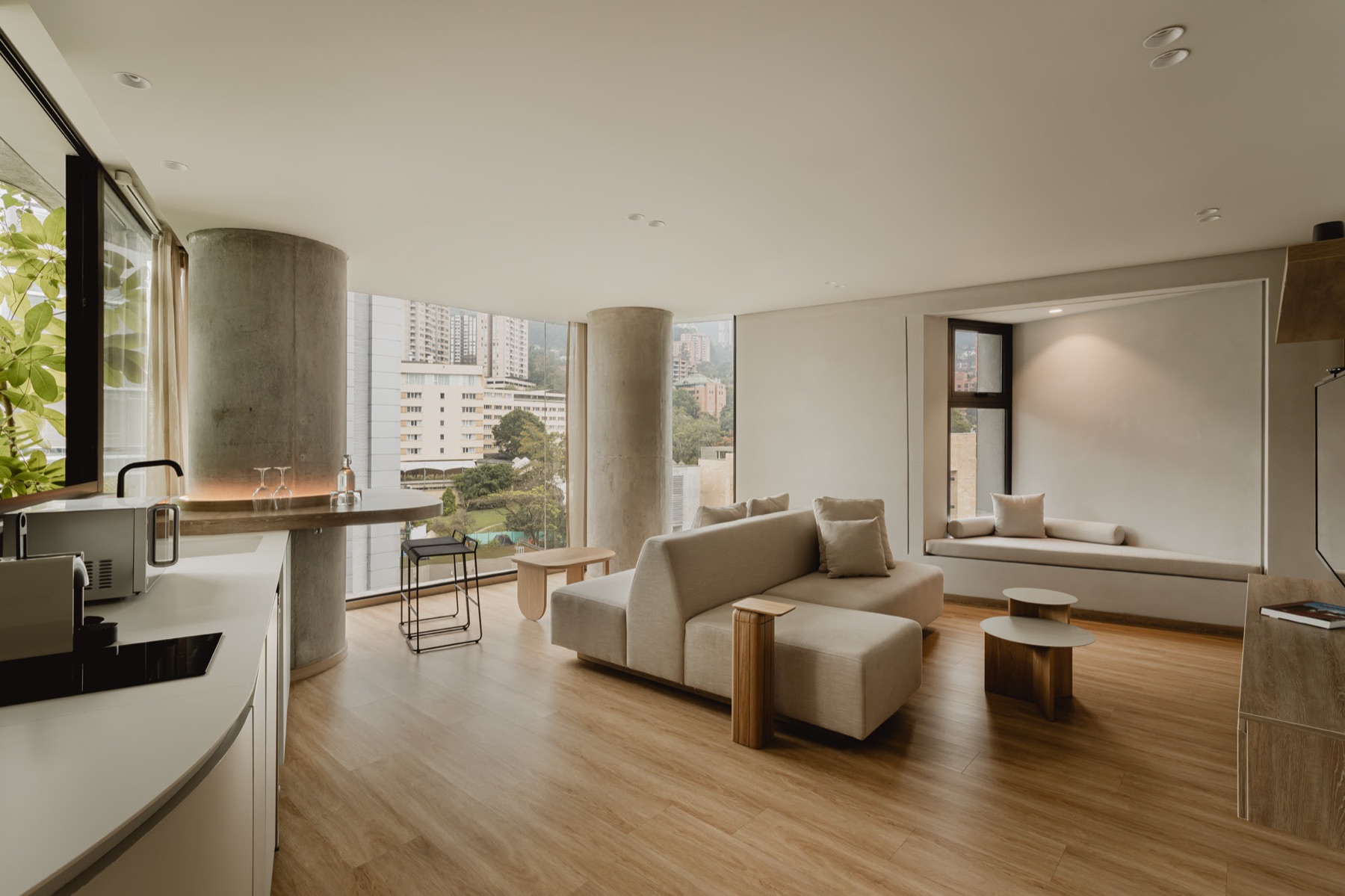 Deluxe apartment living area, Blanc finish